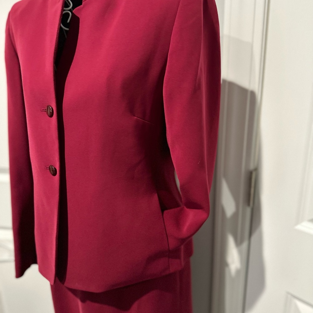 Kasper 2 piece Suite, size 4p, Deep Wine